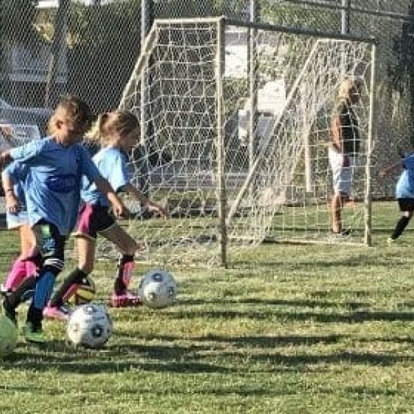 Center soccer clinic Beach Bums