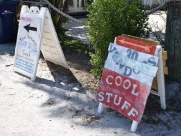 Anna Maria enacts sign moratorium