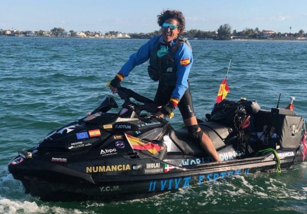 World record seeker stops at Island
