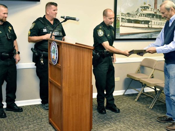 Sheriff&rsquo;s office recognizes former mayor Murphy