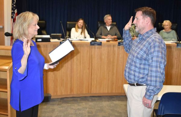 Steve Oelfke joins Holmes Beach Commission