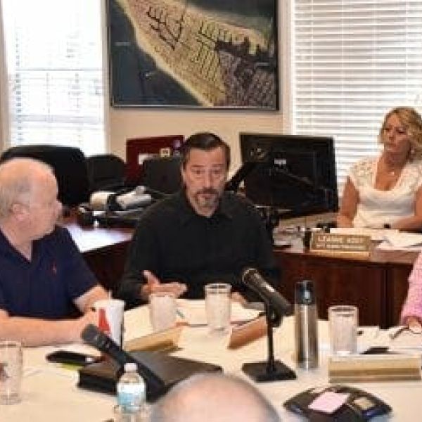 Charter review includes city manager discussion