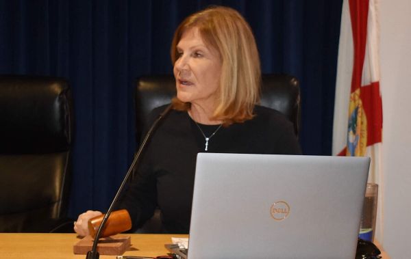 Newly reconfigured Holmes Beach commission elects Whitmore as chair