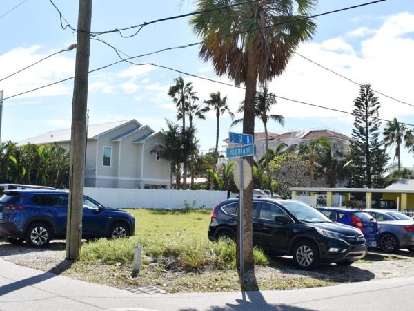 Bradenton Beach commission nixes rezoning efforts