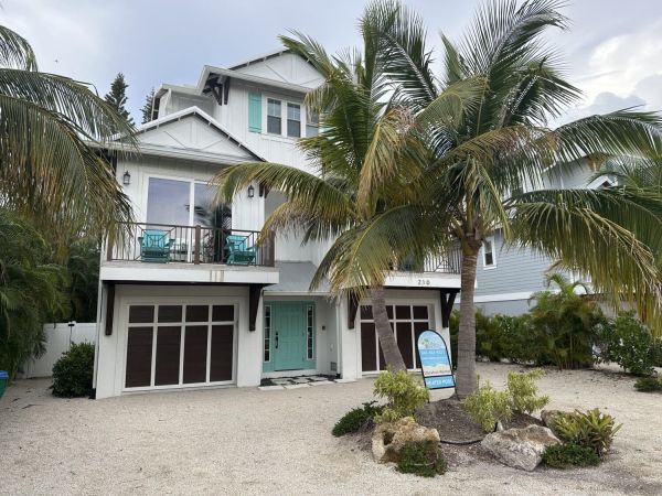 Wanted man found hiding on Holmes Beach roof