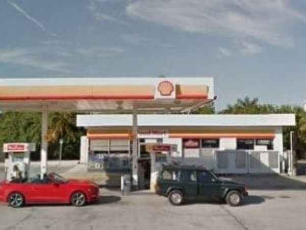 assault jessies store Holmes Beach