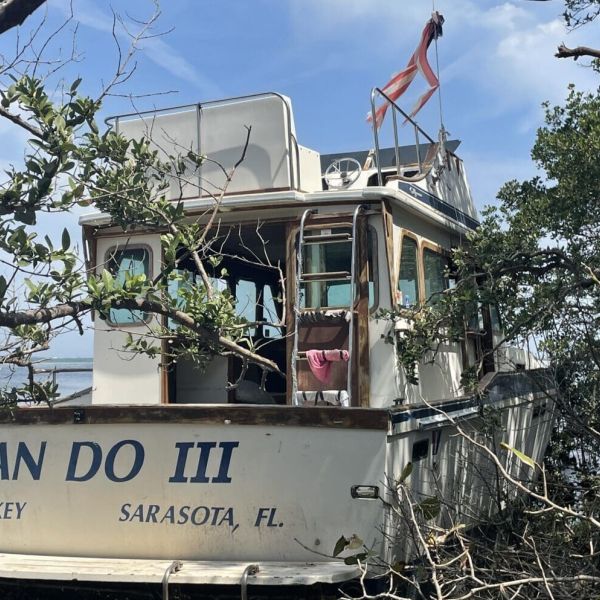 Abandoned boat at Robinson Preserve