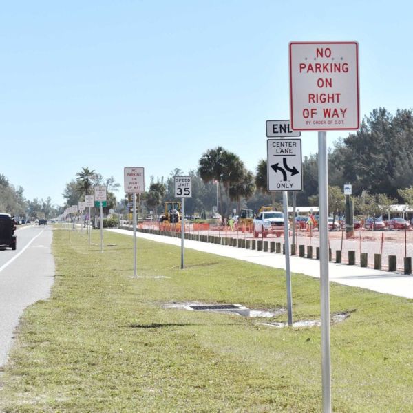 FDOT installs &lsquo;no parking&rsquo; signs along Gulf Drive