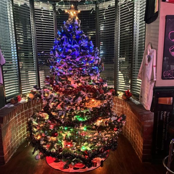 Iconic Christmas tree turns 20