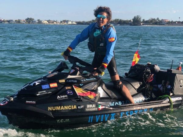 World record seeker stops at Island