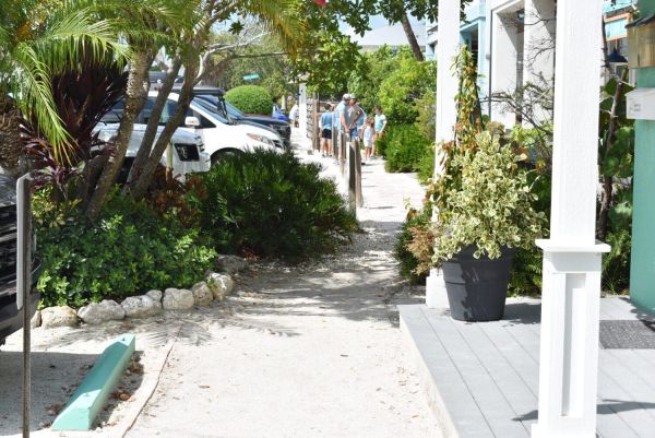 Pine Avenue sidewalk discussions continue