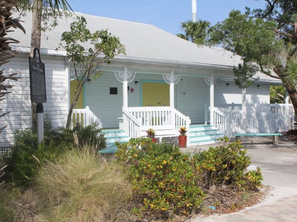 Island Players reach out to Freedom Village