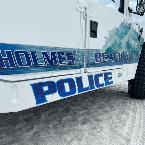 Man allegedly burglarizes car in front of police