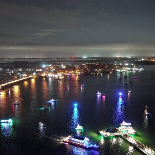 Sparkling boats draw crowds to Christmas on Bridge Street