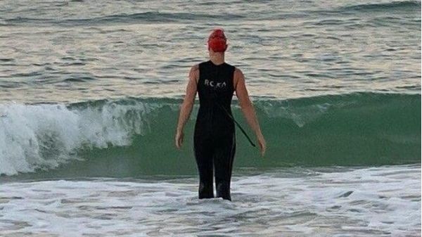 Woman completes &lsquo;round the island swim