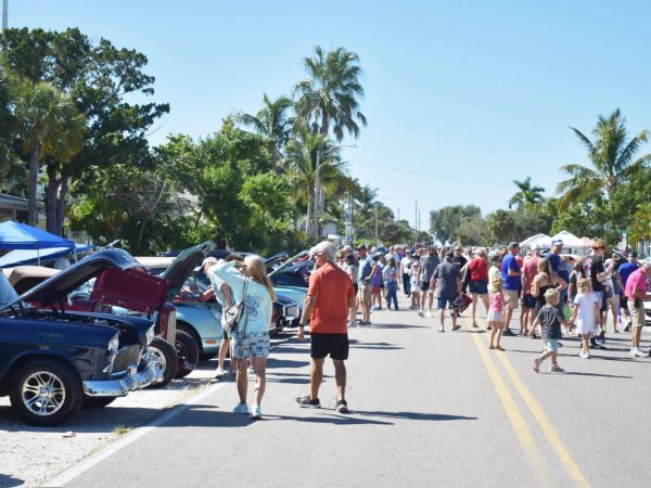 Crowds welcome back Bayfest
