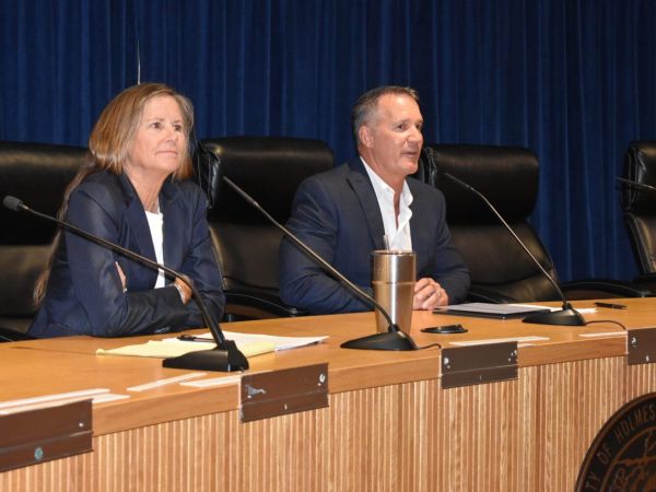 Mayoral candidates outline differing views