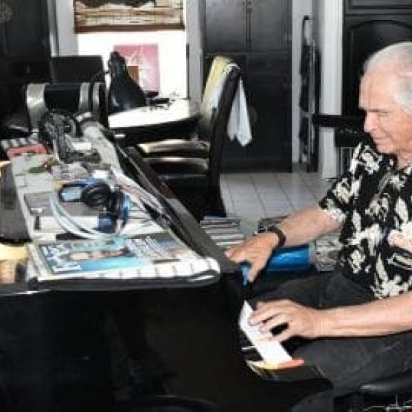 Boogie-woogie legend resides in Holmes Beach