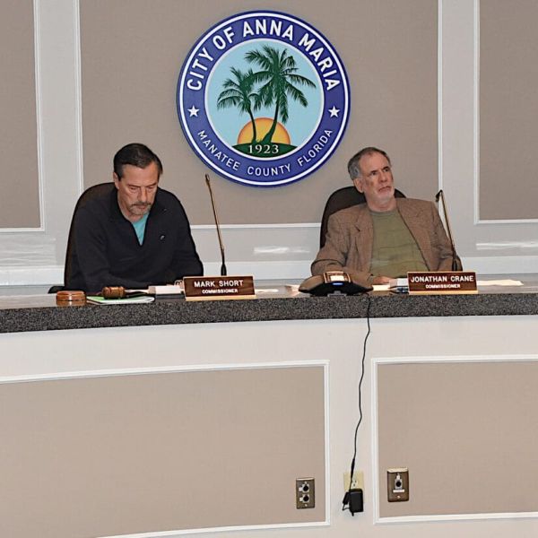 Salem, Seymour seek city commission seat