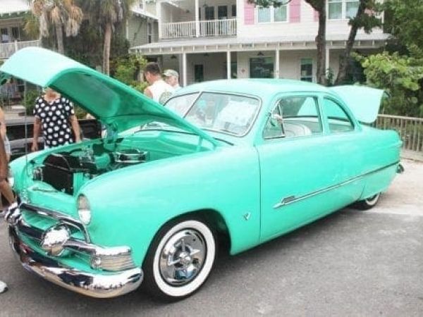 Bayfest green car