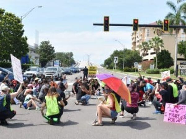 Protestors peacefully take to Bradenton streets