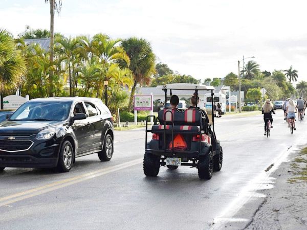 Mayor presents Reimagining Pine Avenue timeline