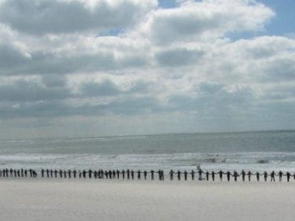 Hands Across the Sand oil protest