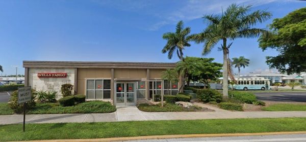 Parks members set sights on former bank property