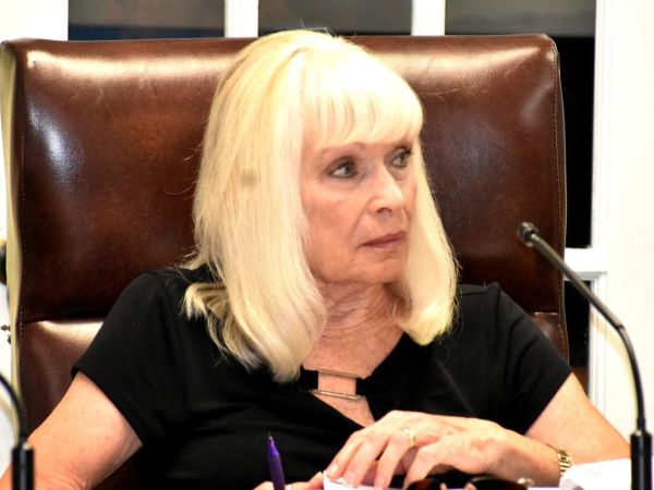 &nbsp; Term limits on Bradenton Beach ballot, again
