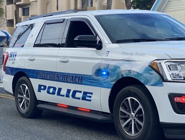 Holmes Beach Police chase ends in crash and arrest