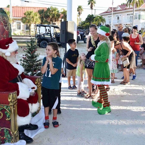 Santa stops in Anna Maria