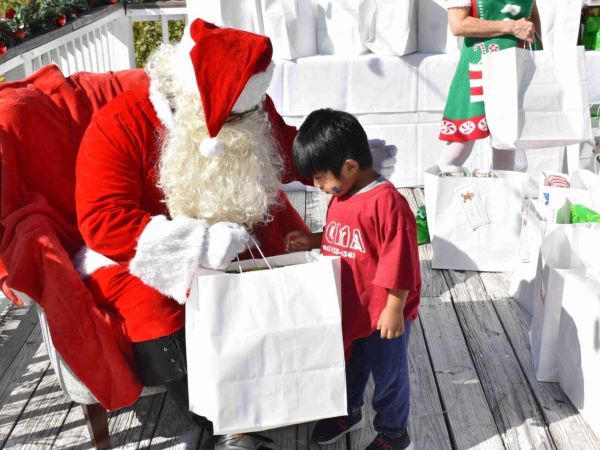 Chiles Group hosts Christmas party for underprivileged kids