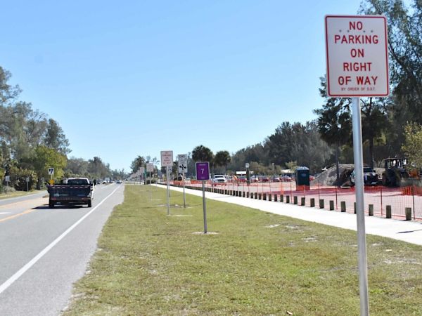 Coquina Beach &lsquo;no parking&rsquo; signs discussed