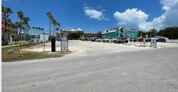 City imposes deadline to close parking lots