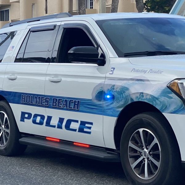 Holmes Beach Police chase ends in crash and arrest