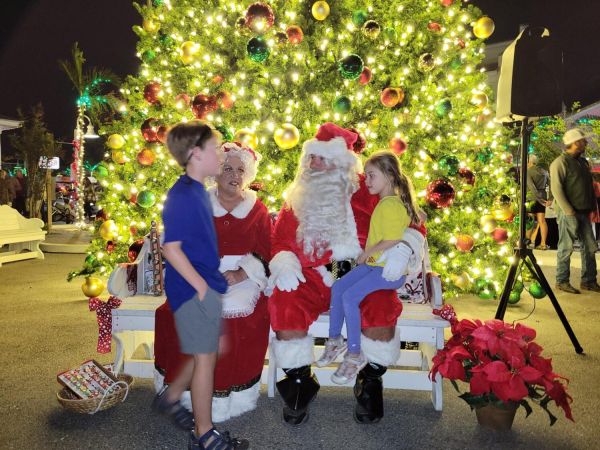 Holiday merriment takes over Bridge Street