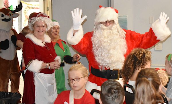 Moose lodges host Christmas party for kids