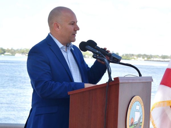 Van Ostenbridge switches races