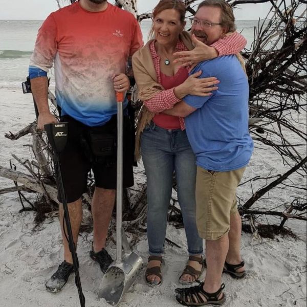 Good Samaritan helps newlyweds find lost ring