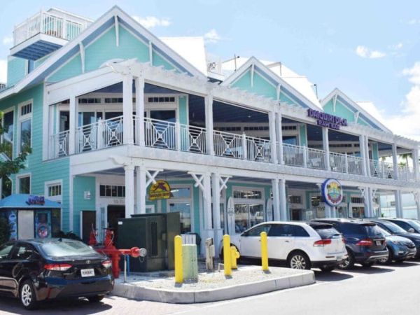 Daiquiri Deck manager pleads not guilty to grand theft