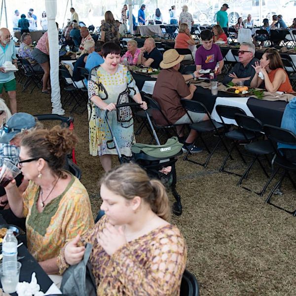 Island community gives thanks together