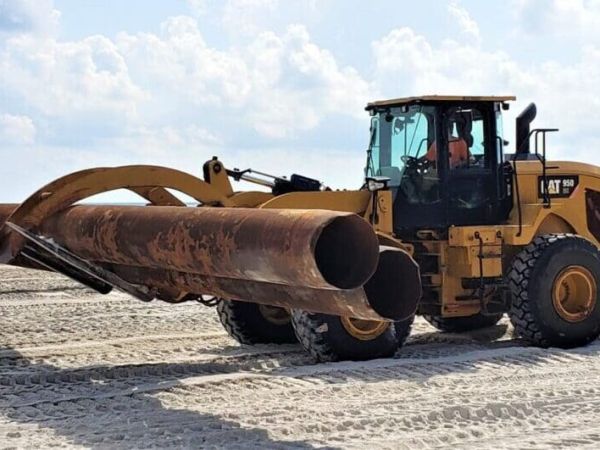 Renourishment pipes on the move