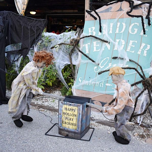 Bridge Tender Inn goes all-in on Halloween