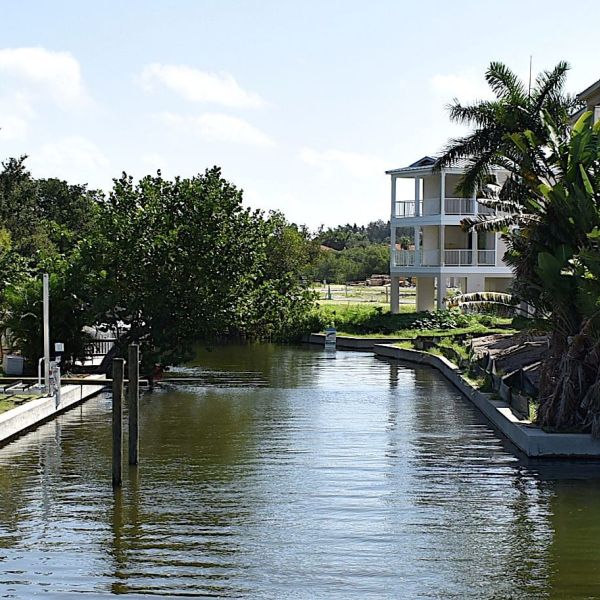 Dispute leads to tolls, traffic lights for canal boaters