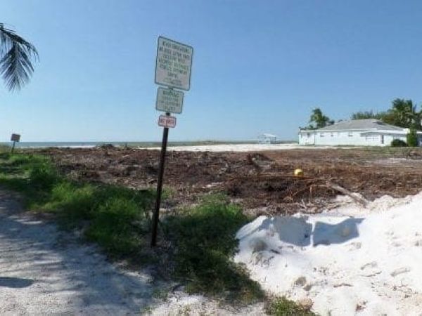 Holmes Beach 47th lot clear