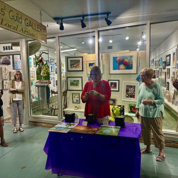 Holiday shoppers flock to Market Night