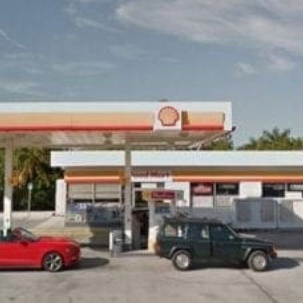 assault jessies store Holmes Beach