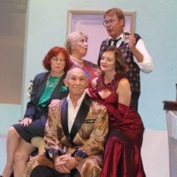 &lsquo;Present Laughter&rsquo; leaves &lsquo;em laughing