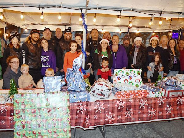 Renegades motorcycle club delivers Christmas joy