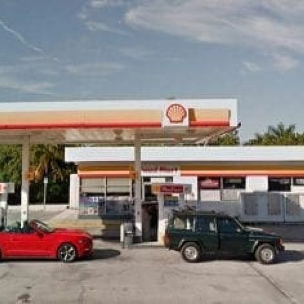 Holmes Beach Jessie's exterior